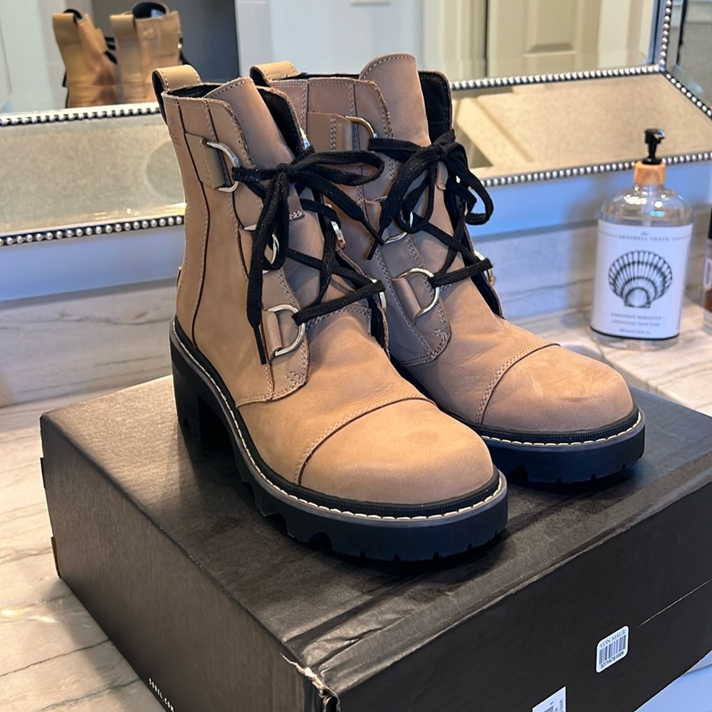 Women's Tan Lace-Up Chunky Heeled Ankle Boots